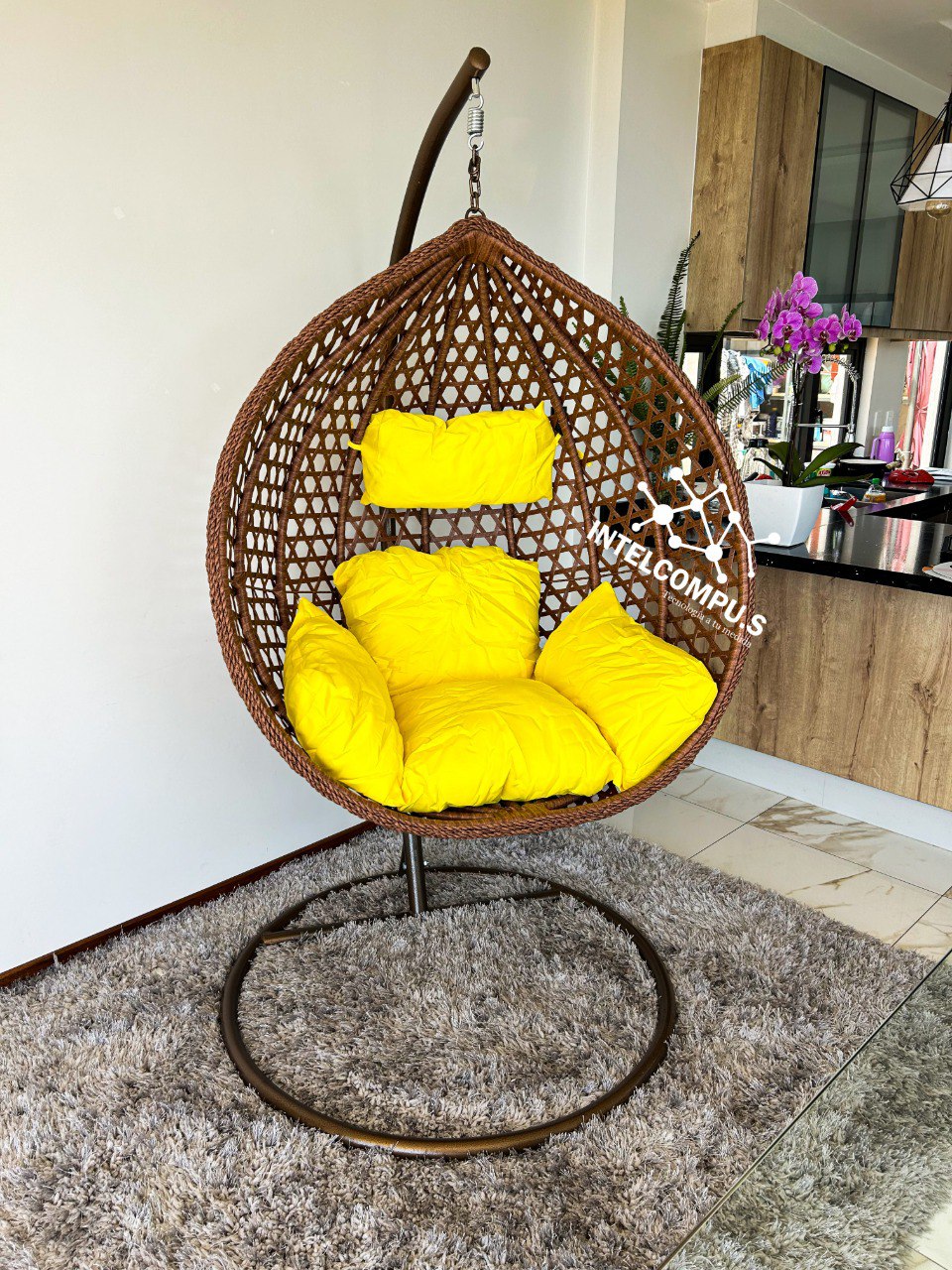 Silla colgante de ratán cafe