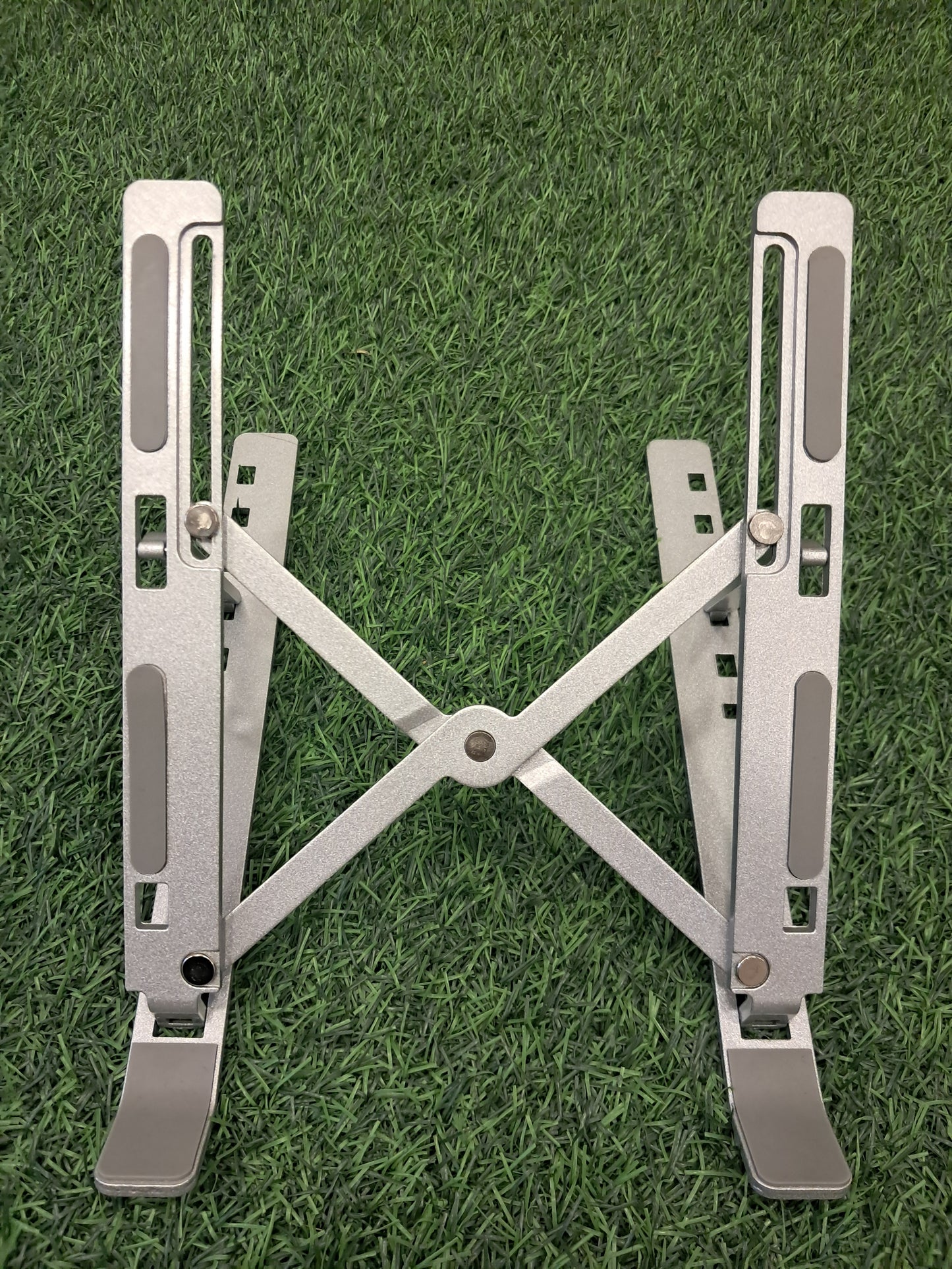 Soporte ergonómico de aluminio para portatil