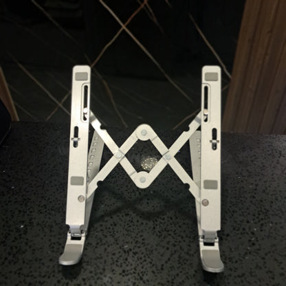 Soporte de aluminio para portátil.