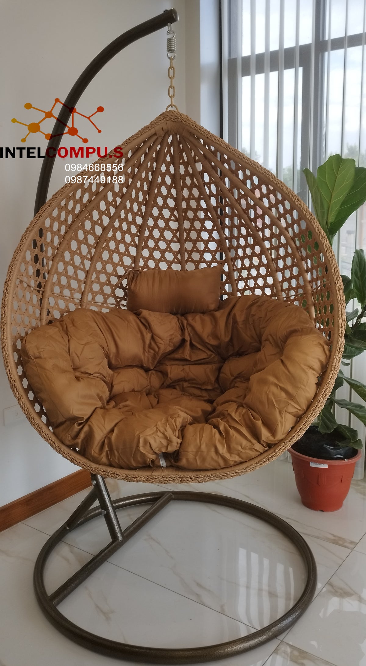 Silla colgante de ratan color beige