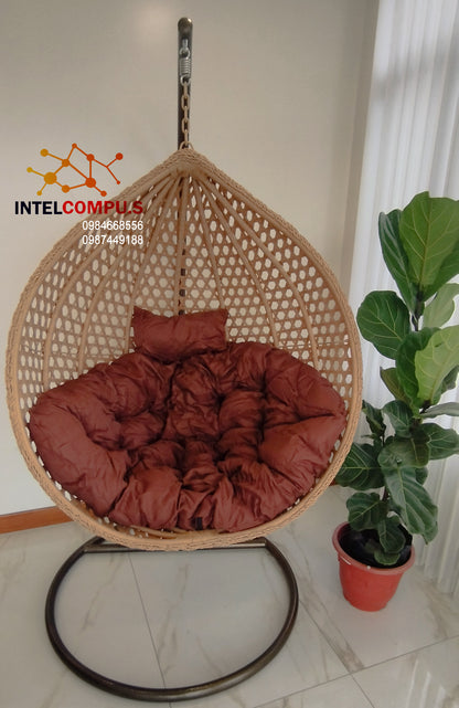 Silla colgante de ratan color beige