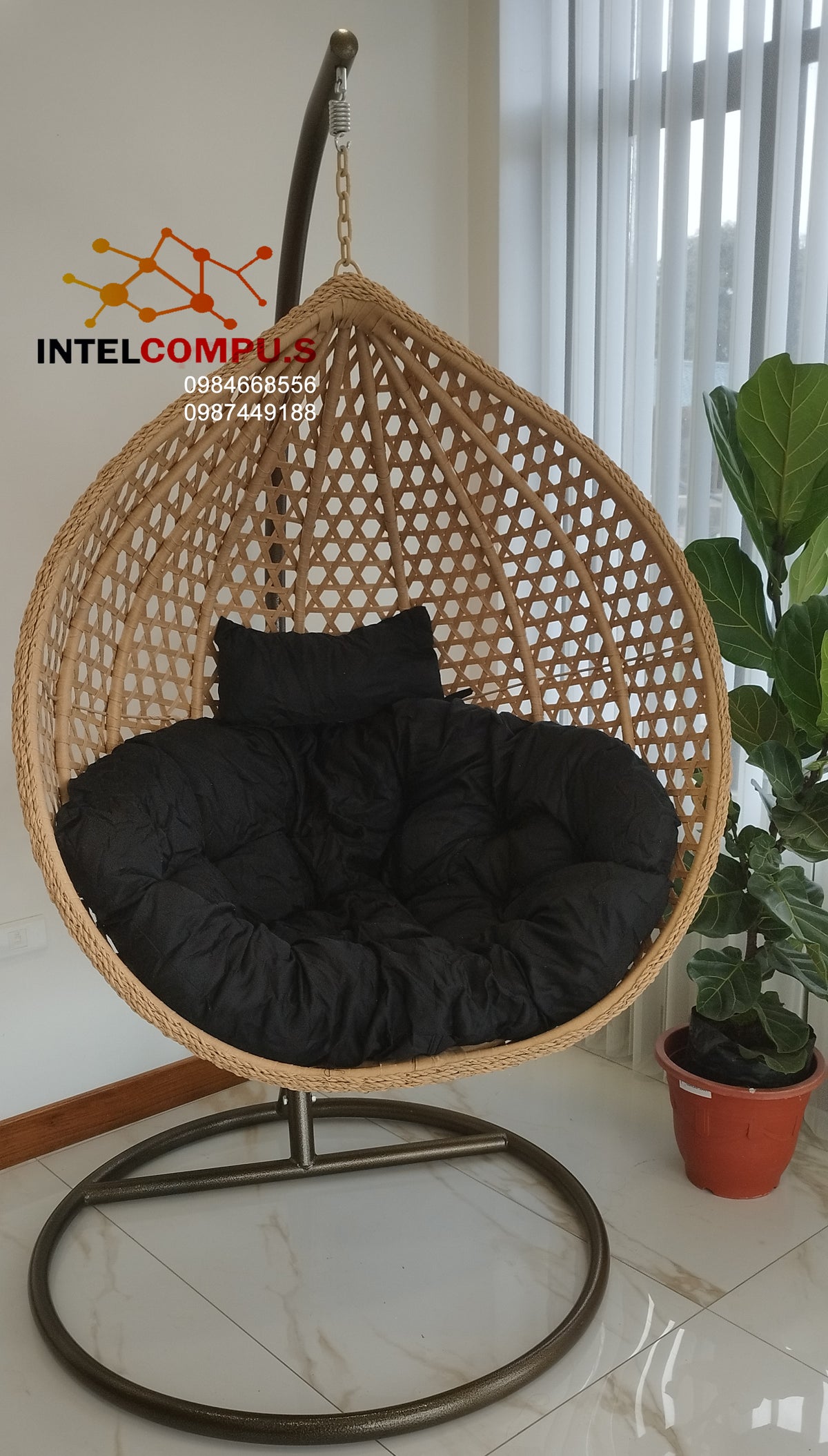 Silla colgante de ratan color beige