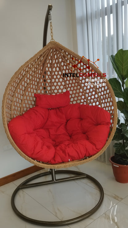 Silla colgante de ratan color beige