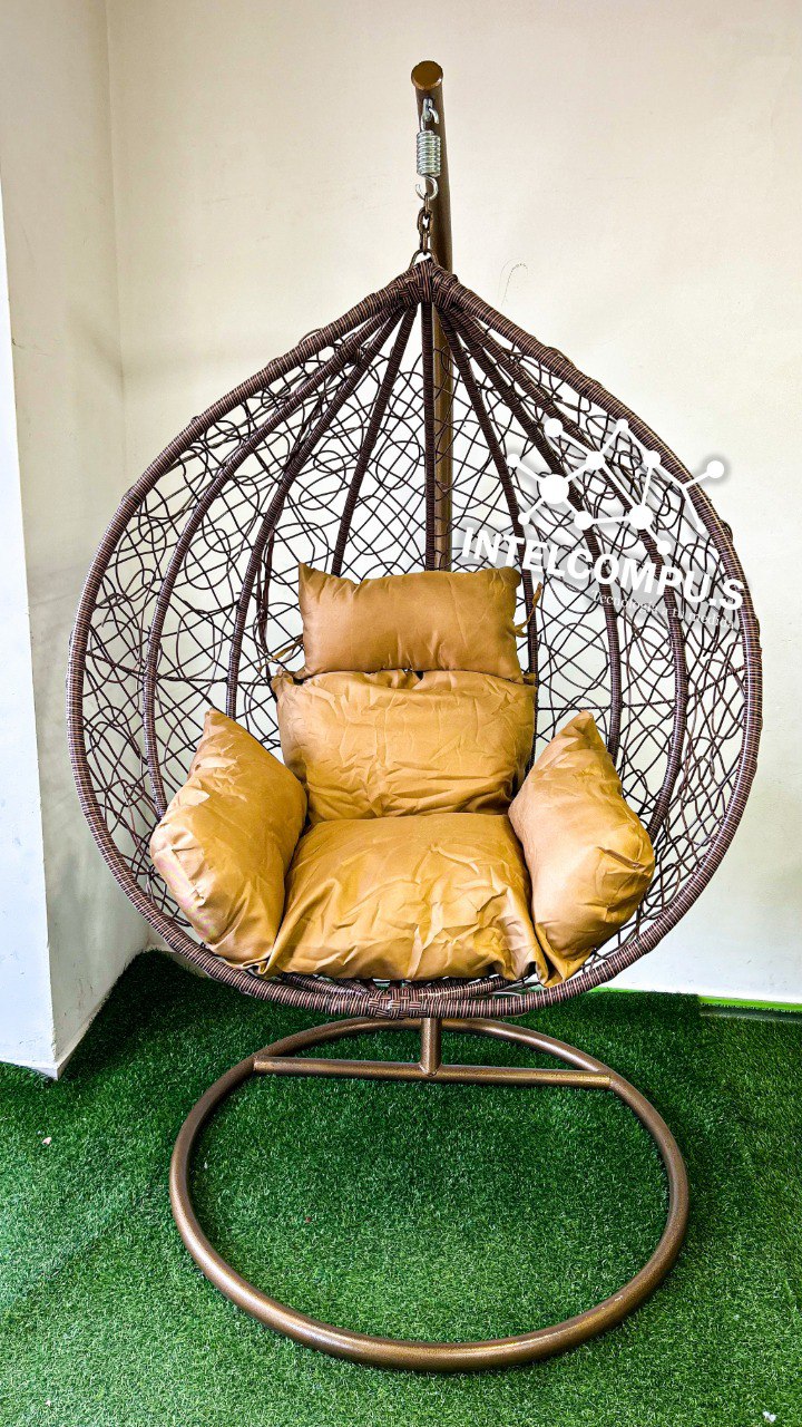 Silla colgante de ratán colo café