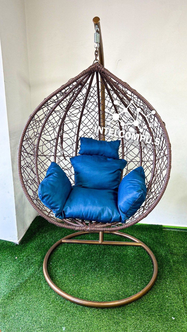 Silla colgante de ratán colo café