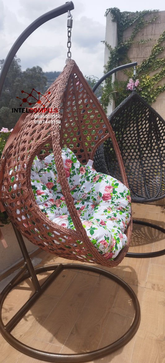 Silla colgante de ratán con agarradera color cafe